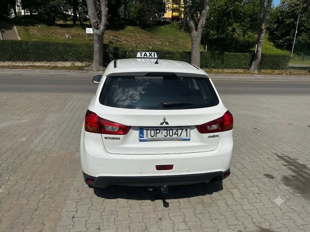 Taxi Opatów - Mitsubishi ASX z tyłu